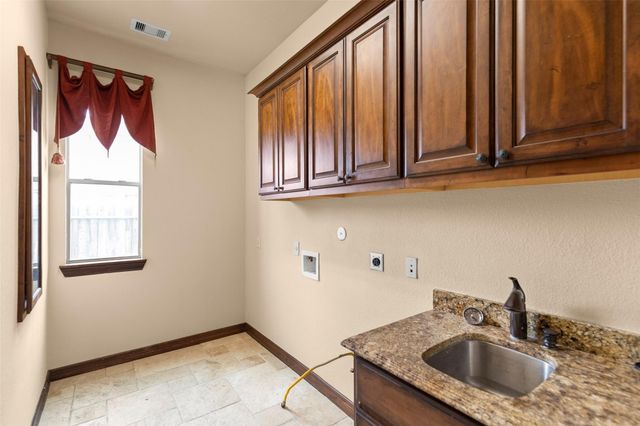 7414 Newbury Trail, Sugar Land, TX 77479