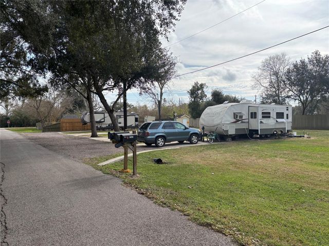 17915 Houston Avenue, Alvin, TX 77511