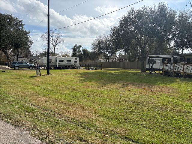 17915 Houston Avenue, Alvin, TX 77511