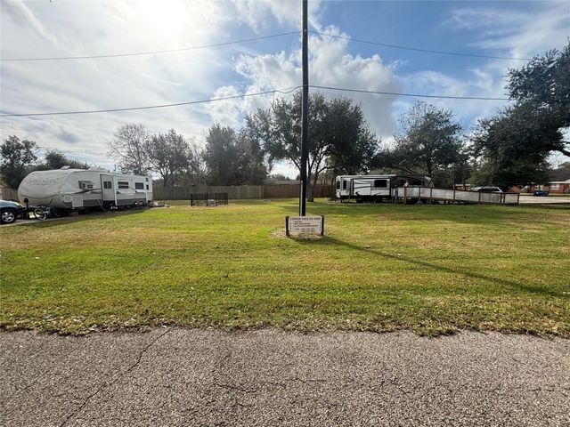 17915 Houston Avenue, Alvin, TX 77511