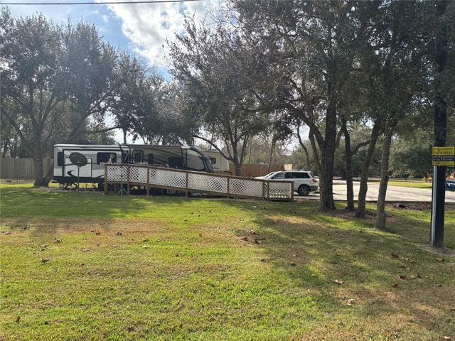 17915 Houston Avenue, Alvin, TX 77511