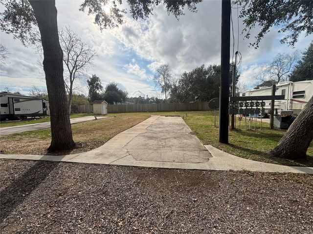 17915 Houston Avenue, Alvin, TX 77511