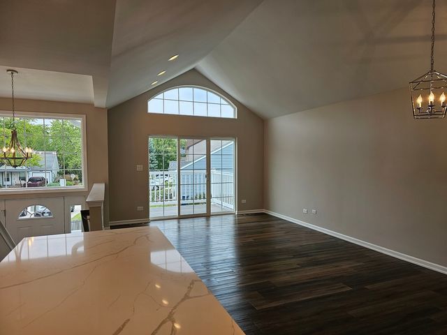 1201 Bard Road, Crystal Lake, IL 60014