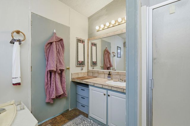 200 Autumn Ridge DR, Liberty Hill, TX 78642