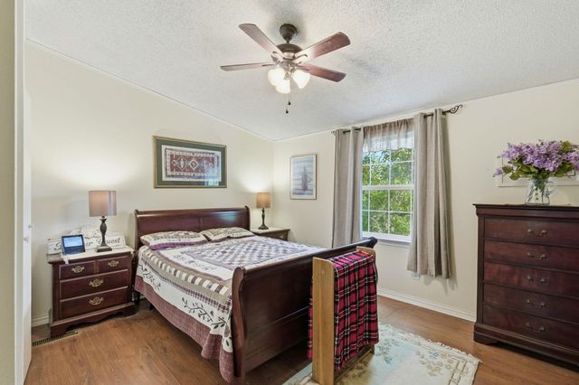 200 Autumn Ridge DR, Liberty Hill, TX 78642
