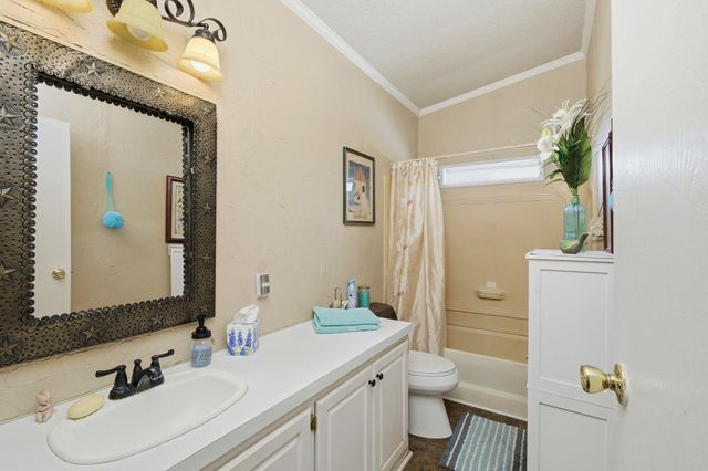200 Autumn Ridge DR, Liberty Hill, TX 78642