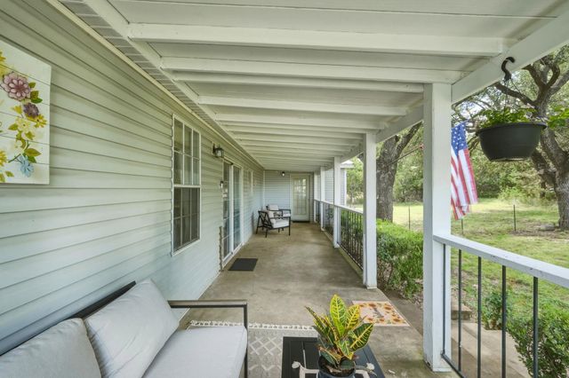 200 Autumn Ridge DR, Liberty Hill, TX 78642