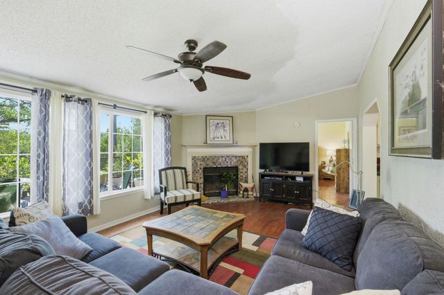 200 Autumn Ridge DR, Liberty Hill, TX 78642
