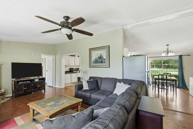 200 Autumn Ridge DR, Liberty Hill, TX 78642