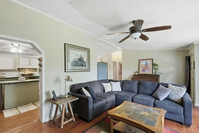 200 Autumn Ridge DR, Liberty Hill, TX 78642