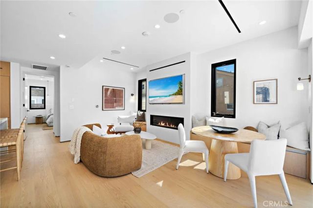 612 Begonia 1/2, Corona Del Mar, CA 92625