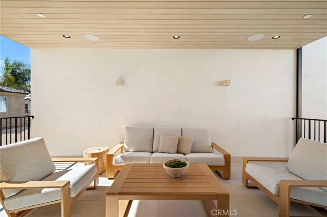 612 Begonia 1/2, Corona Del Mar, CA 92625