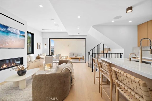 612 Begonia 1/2, Corona Del Mar, CA 92625