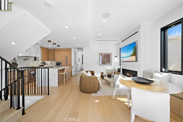 612 Begonia 1/2, Corona Del Mar, CA 92625