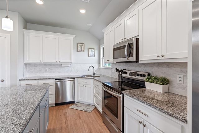 1516 Taylor Orchard Road, Gentry, AR 72734