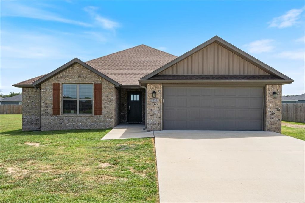 1516 Taylor Orchard Road, Gentry, AR 72734