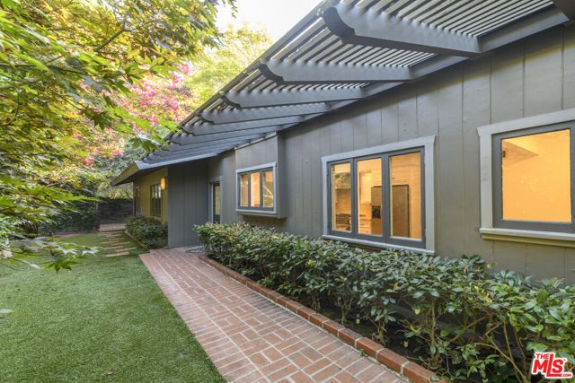 2559 HUTTON Drive, Beverly Hills, CA 90210