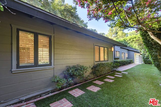 2559 HUTTON Drive, Beverly Hills, CA 90210