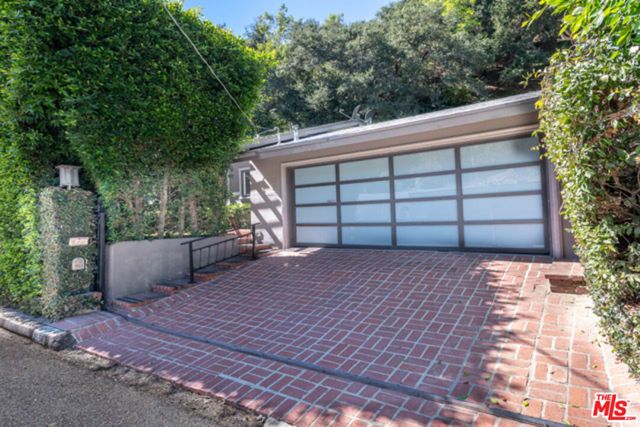 2559 HUTTON Drive, Beverly Hills, CA 90210