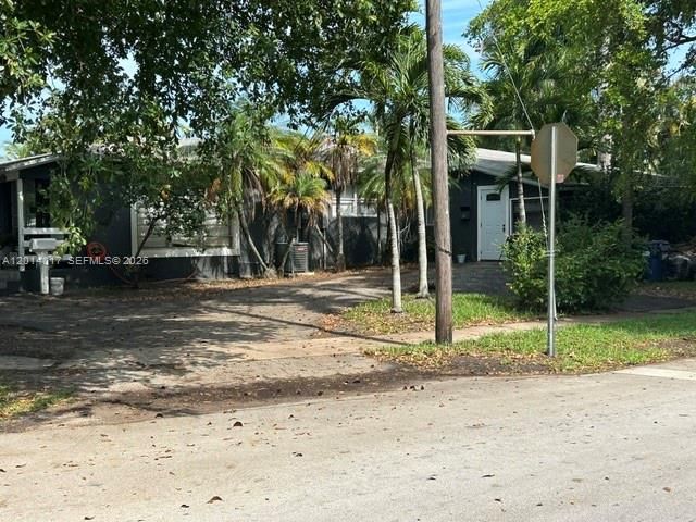 335 NE 114th St, Miami, FL 33161