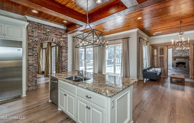 111 Johnstone Drive, Madison, MS 39110