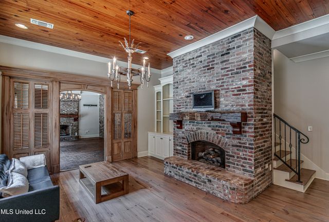 111 Johnstone Drive, Madison, MS 39110