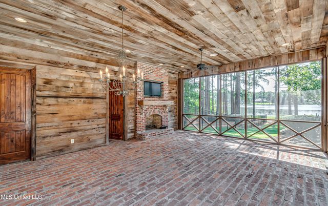 111 Johnstone Drive, Madison, MS 39110