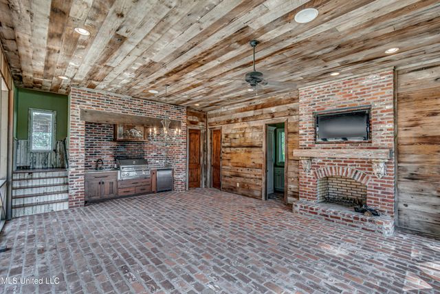 111 Johnstone Drive, Madison, MS 39110