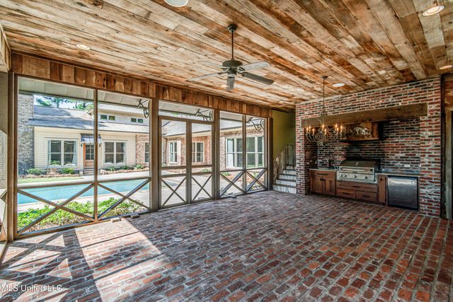 111 Johnstone Drive, Madison, MS 39110