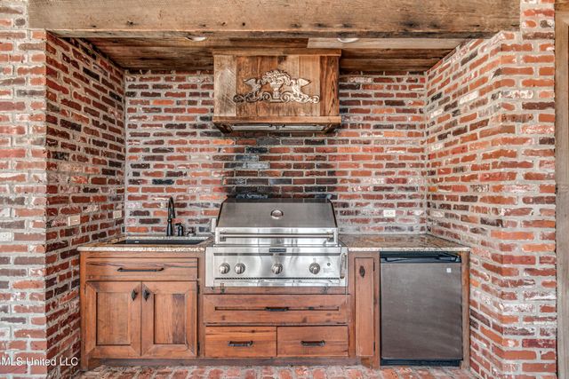 111 Johnstone Drive, Madison, MS 39110