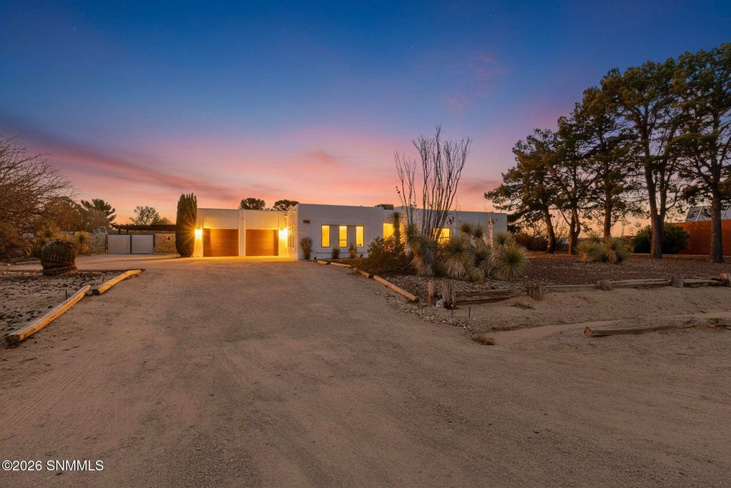 4136 E Winchester Road, Las Cruces, NM 88011