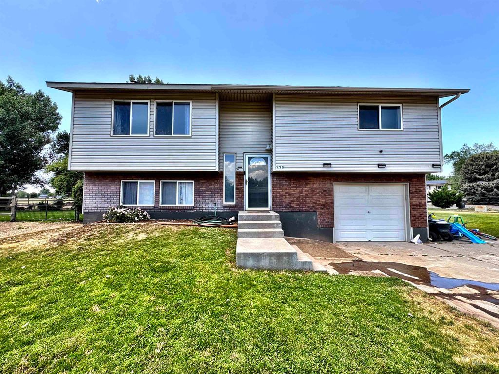 235 NW Wilson Circle, Mountain Home, ID 83647