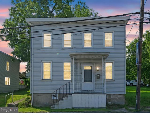 37 CHESTNUT ST, Cressona, PA 17929