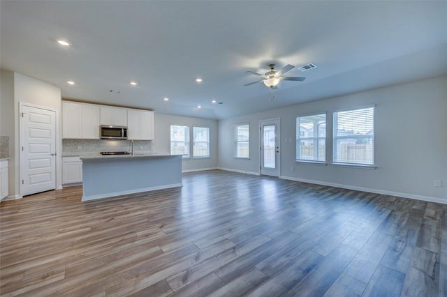 201 Fairmeadow Downs DR, Hutto, TX 78634