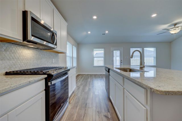 201 Fairmeadow Downs DR, Hutto, TX 78634
