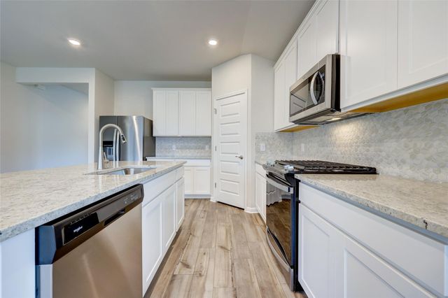 201 Fairmeadow Downs DR, Hutto, TX 78634