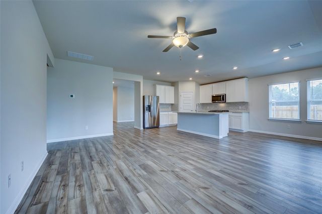 201 Fairmeadow Downs DR, Hutto, TX 78634