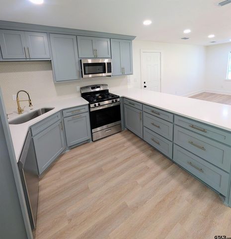 3208 Palestine St, Tyler, TX 75701