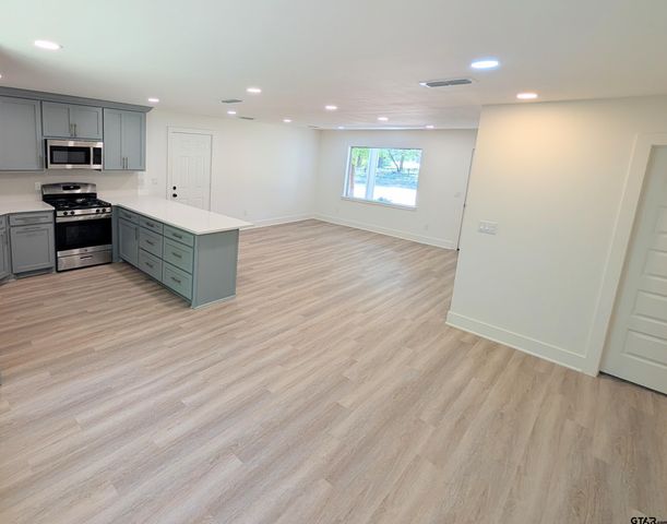 3208 Palestine St, Tyler, TX 75701