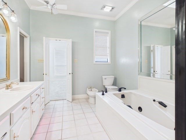 1178 E Oval Drive, Athens, TX 75751