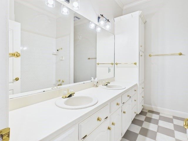 1178 E Oval Drive, Athens, TX 75751