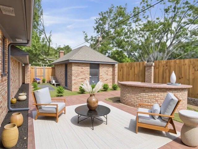 1178 E Oval Drive, Athens, TX 75751