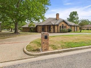 1178 E Oval Drive, Athens, TX 75751