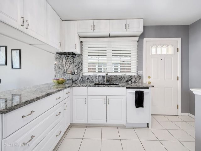 10833 Claridge Avenue, Westchester, IL 60154