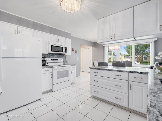 10833 Claridge Avenue, Westchester, IL 60154