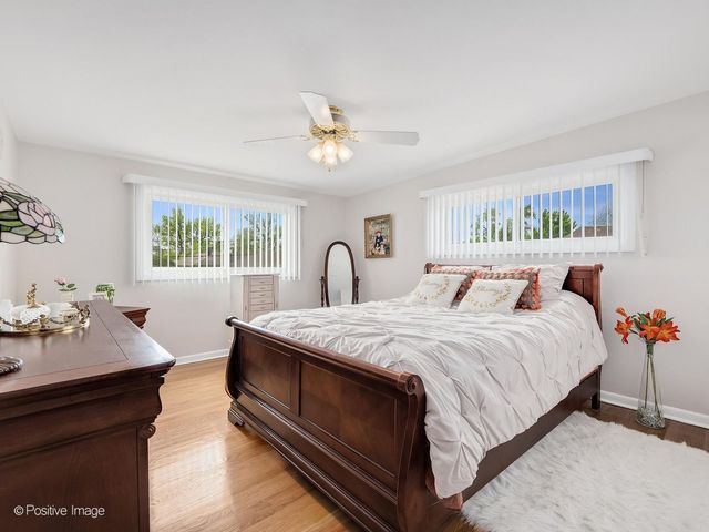 10833 Claridge Avenue, Westchester, IL 60154