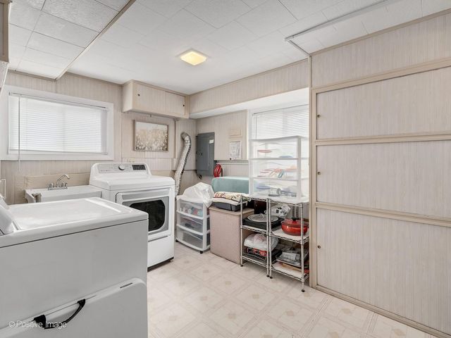 10833 Claridge Avenue, Westchester, IL 60154