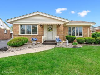 10833 Claridge Avenue, Westchester, IL 60154