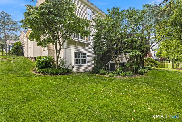 35 Lilac Lane, Danbury, CT 06810