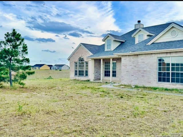 135 Muirfield, La Vernia, TX 78121